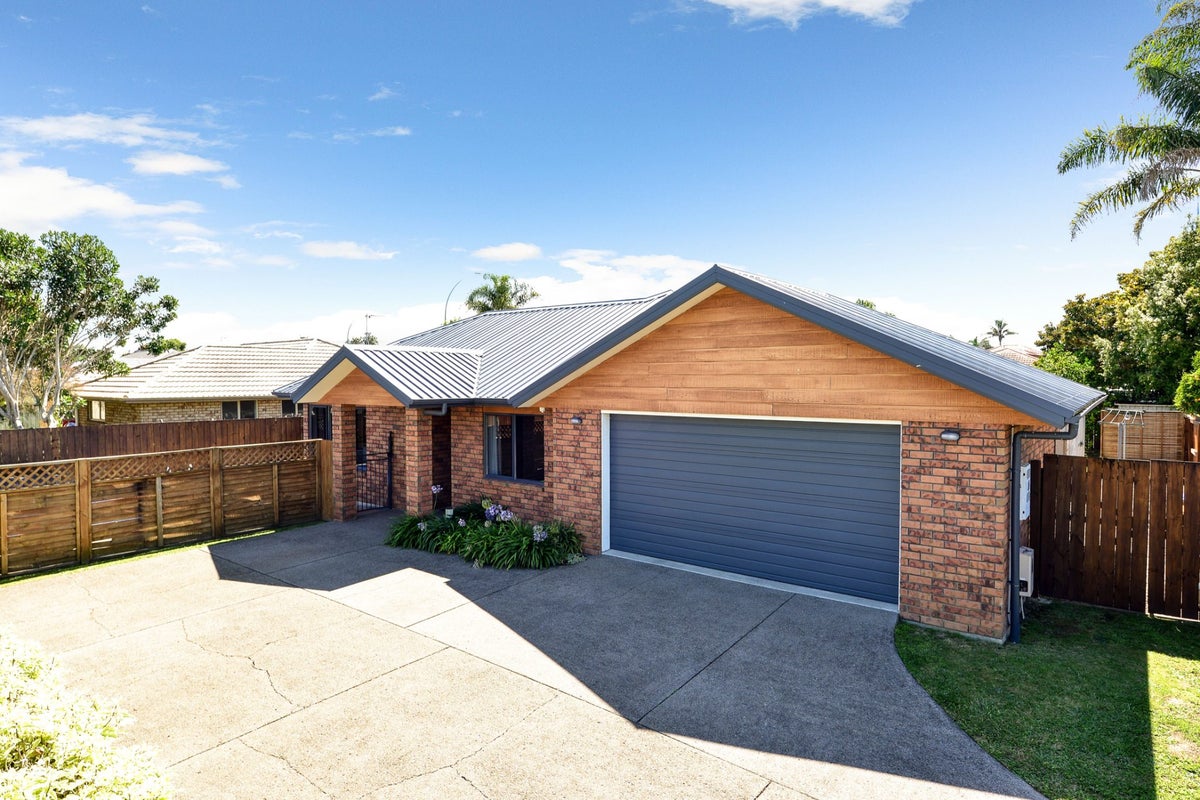 34 Cairns Crescent, Rototuna, Hamilton - Carousel 1