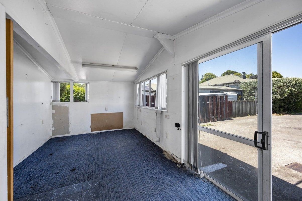 102 Frederick Street East, Mayfair, Hastings - Carousel 19