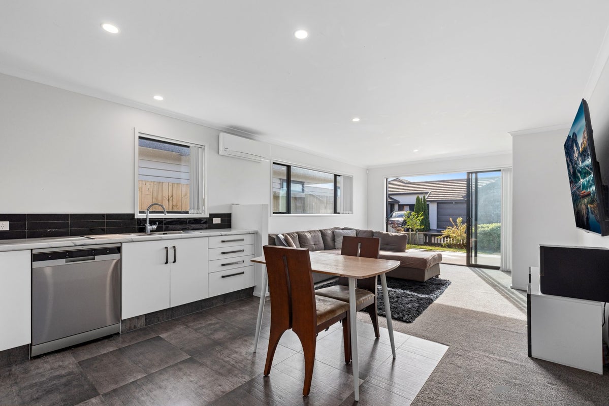 10 Pense Place, Papamoa, Papamoa - Carousel 2