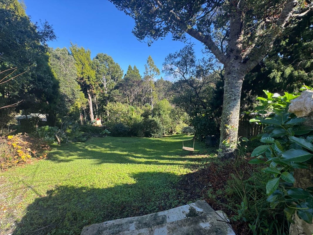 25 Arama Avenue, Titirangi, Auckland - Carousel 23