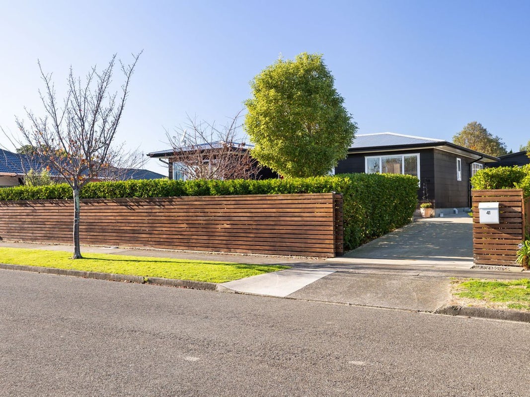41 Rosedale Crescent, Cloverlea, Palmerston North - Carousel 1