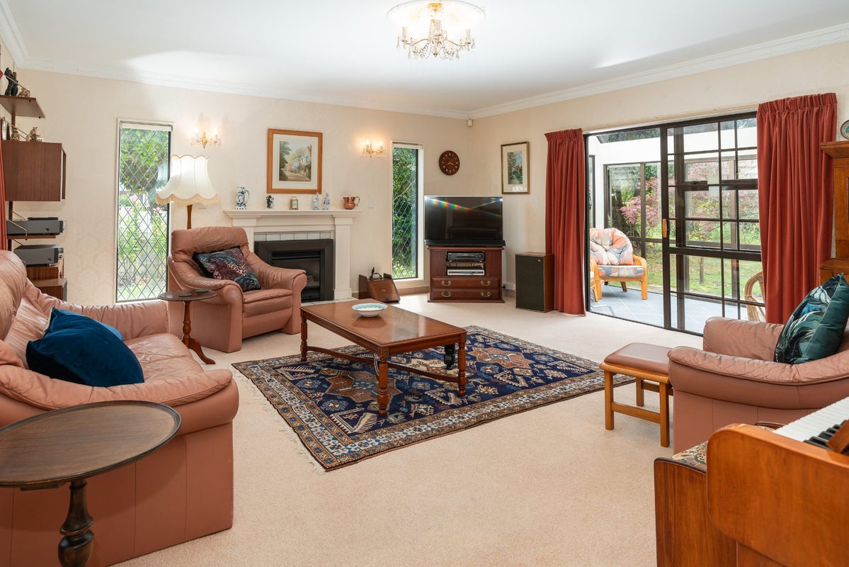 2 Lavinia Grove, Waikanae Beach, Waikanae - Carousel 2