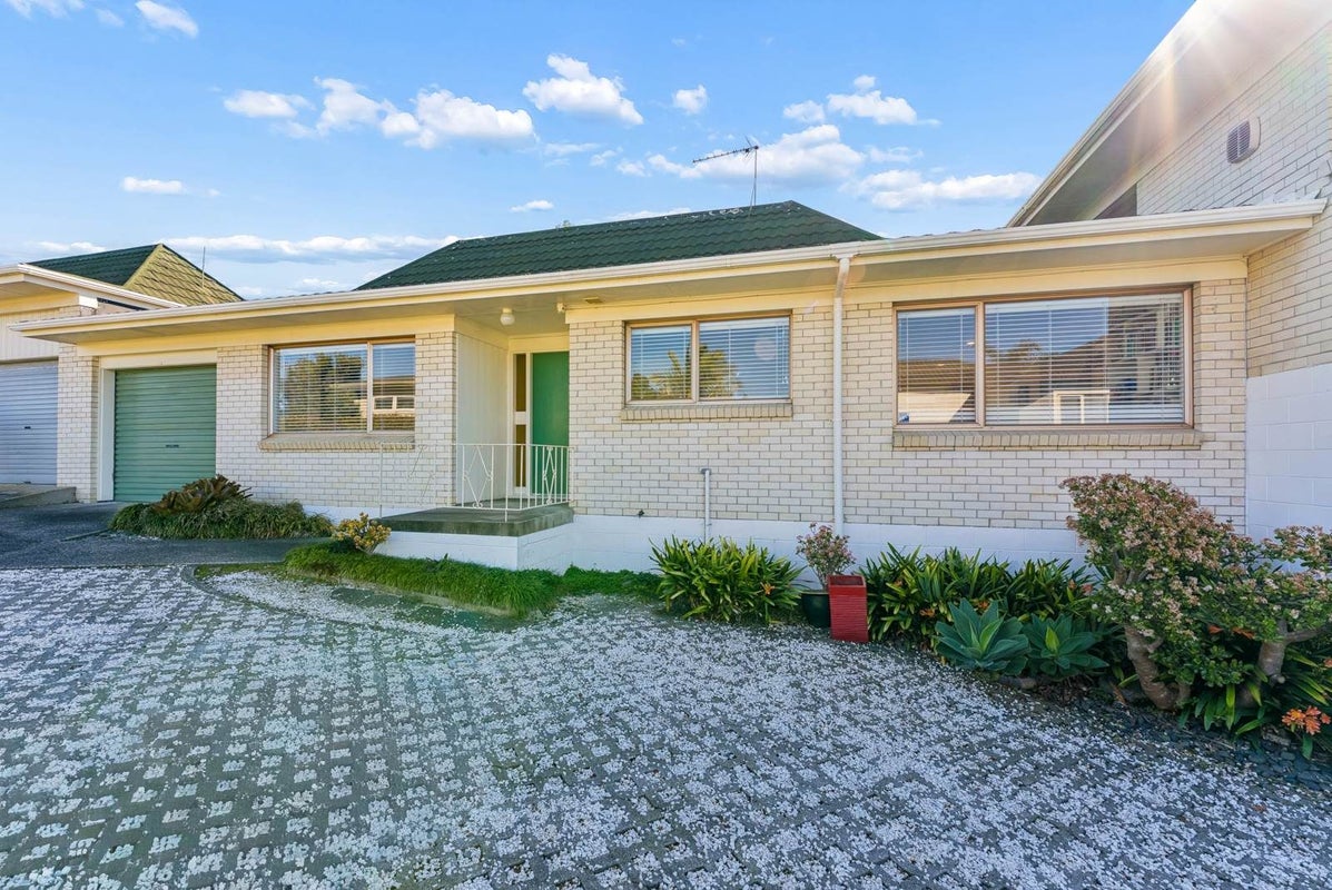 2/3 Quebec Road, Milford, Auckland - Carousel 1