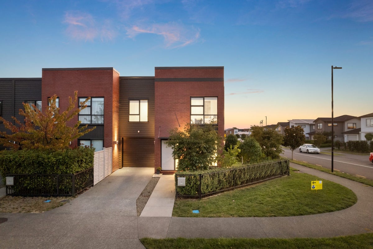 1 Pepene Avenue, Takanini, Auckland - Carousel 29