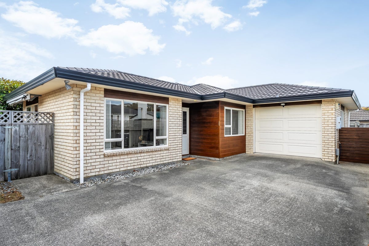 29B Horokiwi Road West, Newlands, Wellington - Carousel 1