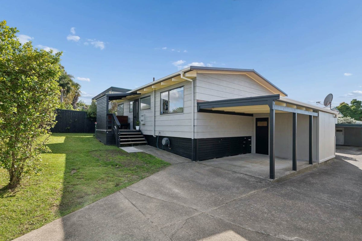 1/32 Vincent Street, Howick, Auckland - Carousel 1