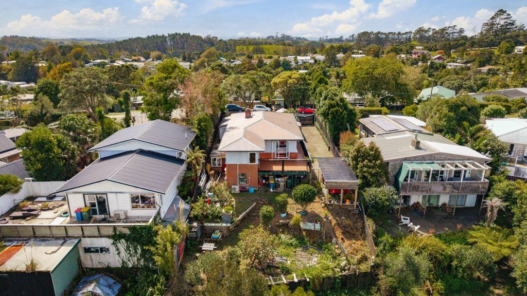 9 Burnham Road, Waitakere, Auckland - Carousel 41