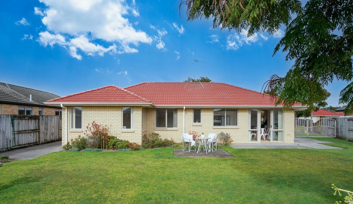 77 The Gardens Drive, Papamoa Beach, Papamoa - Carousel 2