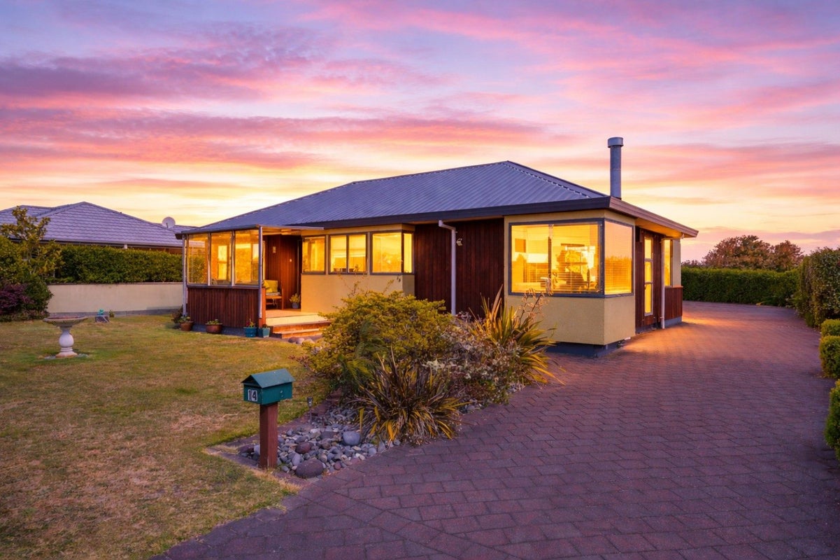 14 Fairview Terrace, Waipahihi, Taupo - Carousel 1