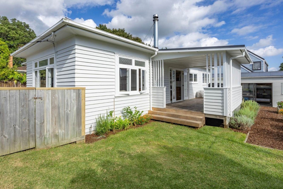 1/33 West Coast Road, Glen Eden, Auckland - Carousel 1