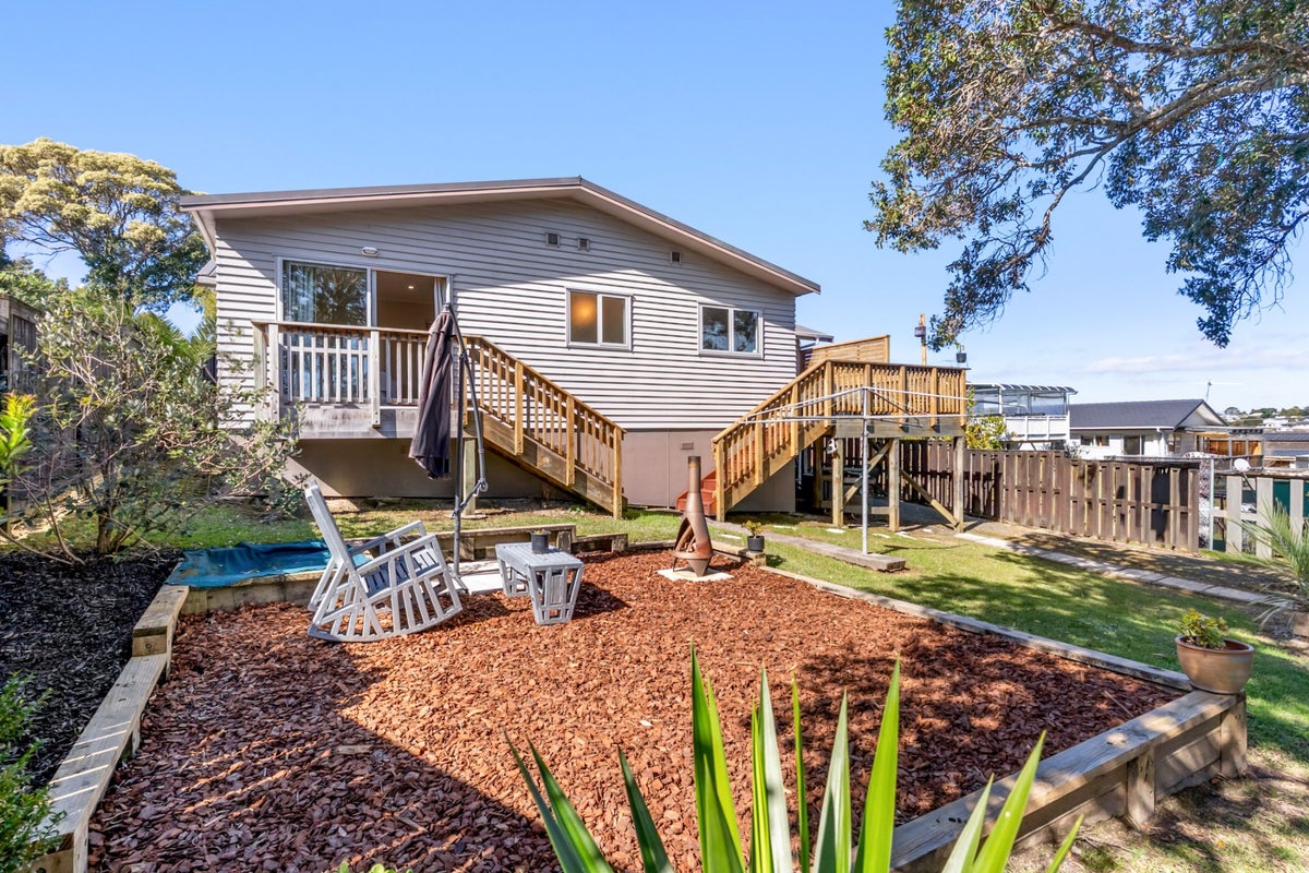 43 Redwood Drive, Massey, Auckland - Carousel 1