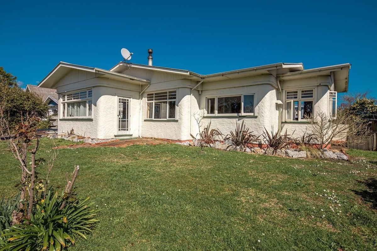 66 Russell Street, Westport, Westport - Carousel 1