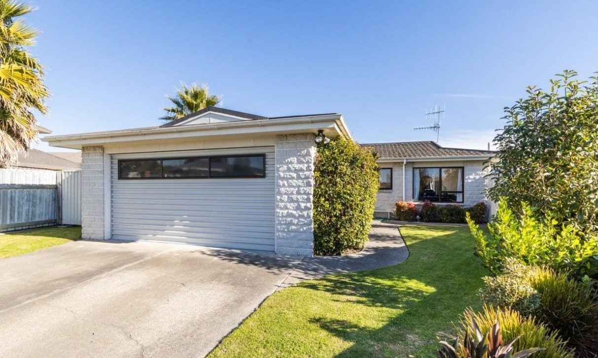 34 Roskilda Crescent, Taradale, Napier - Carousel 1