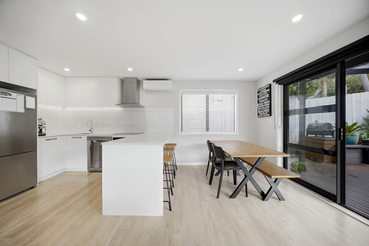 31 Oreil Avenue, West Harbour, Auckland - Carousel 2