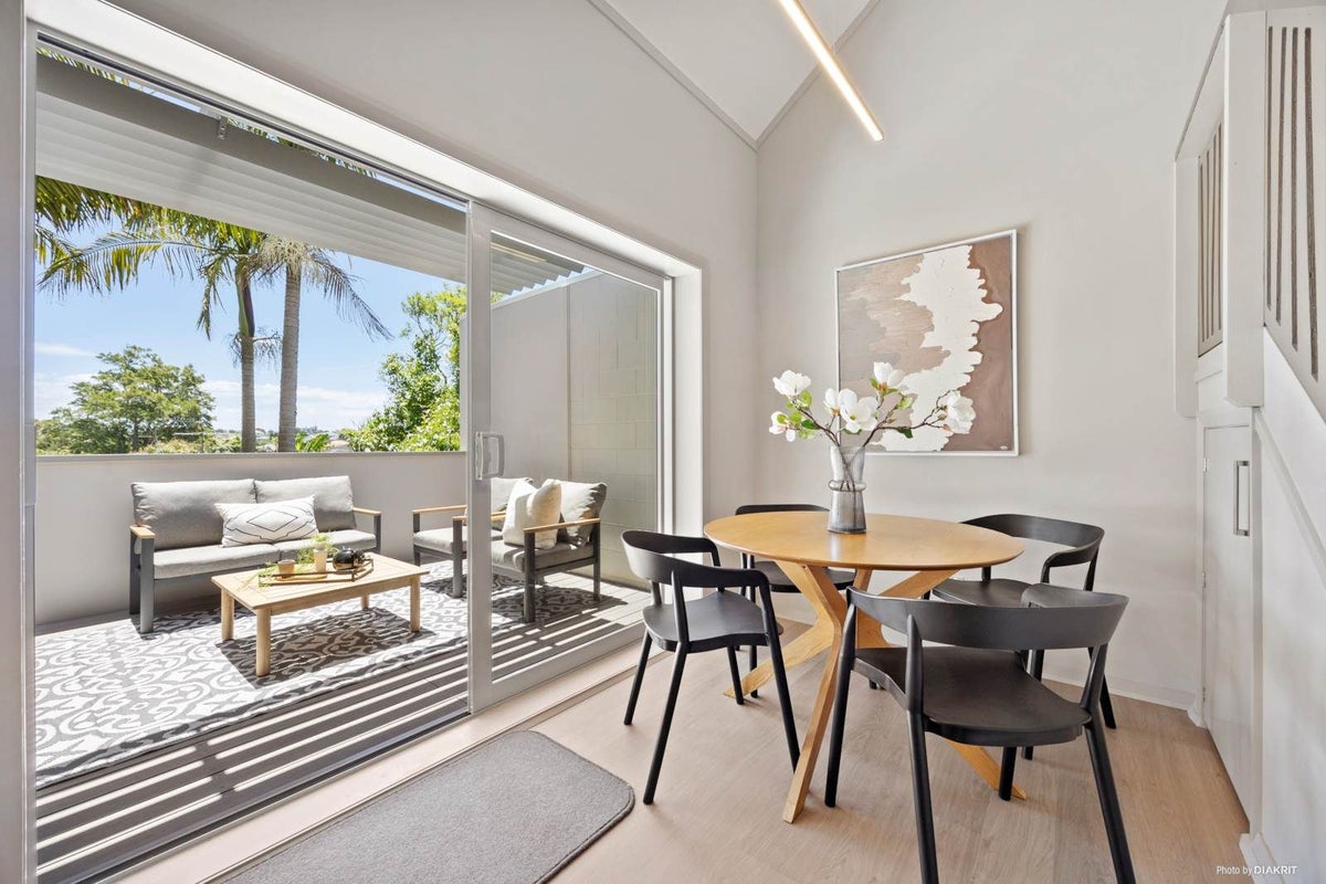9/31 Meadowbank Road, Meadowbank, Auckland - Carousel 1