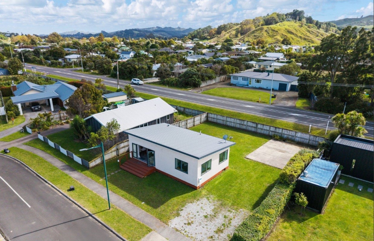 18 Tuamotu Park, Wainui, Gisborne - Carousel 2