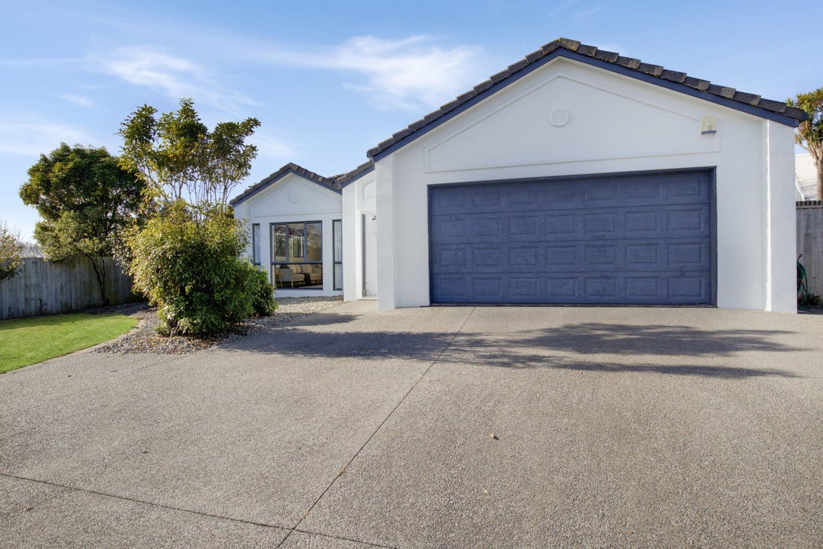 23 Baltimore Green, Shirley, Christchurch - Carousel 17