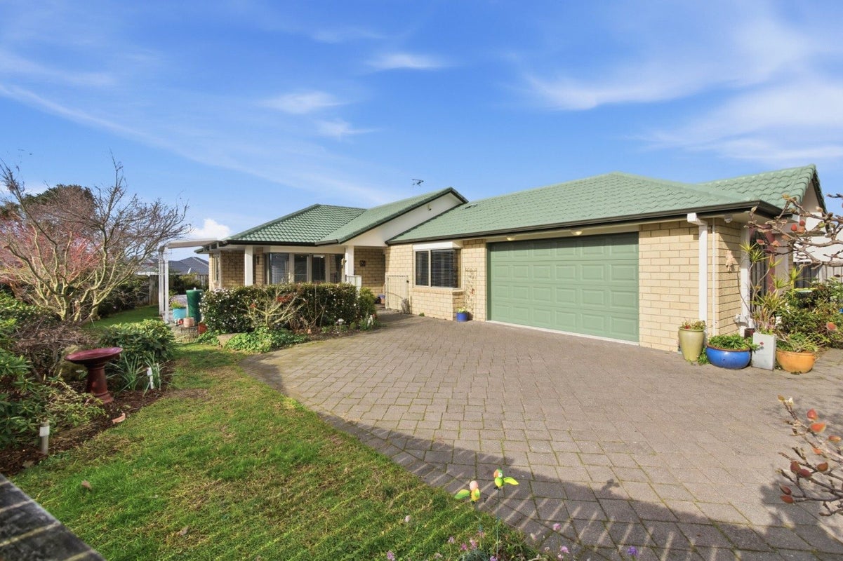 16 Ranfurly Terrace, Pyes Pa, Tauranga - Carousel 1