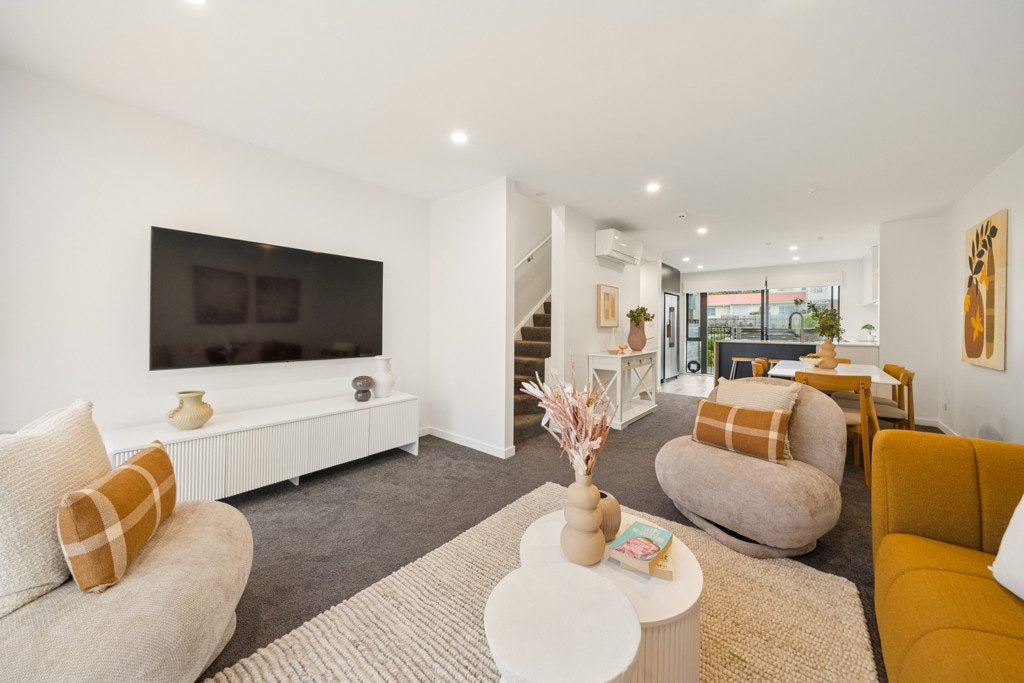 2/12 Stanley Street, Berhampore, Wellington - Carousel 1