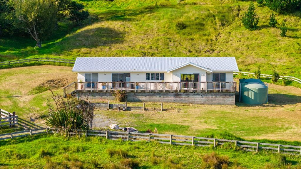 2269 South Head Road, South Head, Helensville - Carousel 1