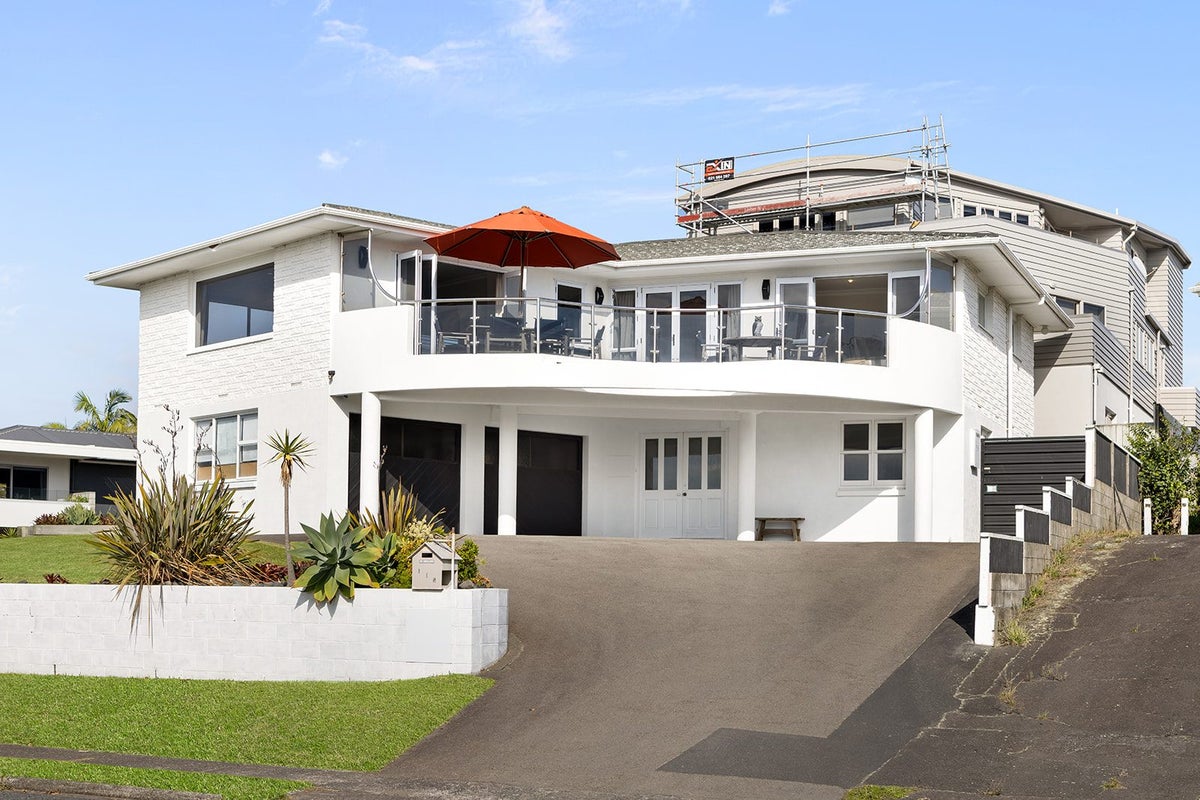 118 Oceanview Road, Mount Maunganui, Mount Maunganui - Carousel 1
