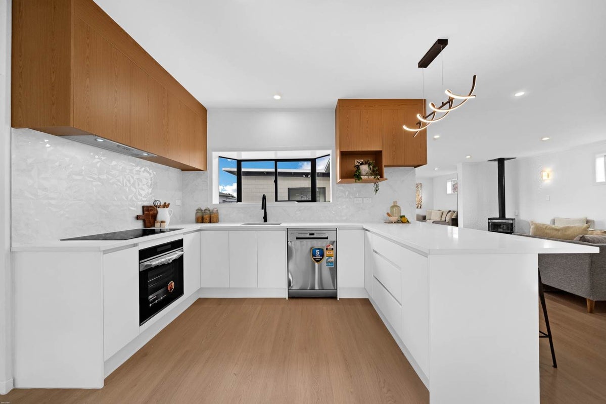 16 Lane Road, Weymouth, Auckland - Carousel 2