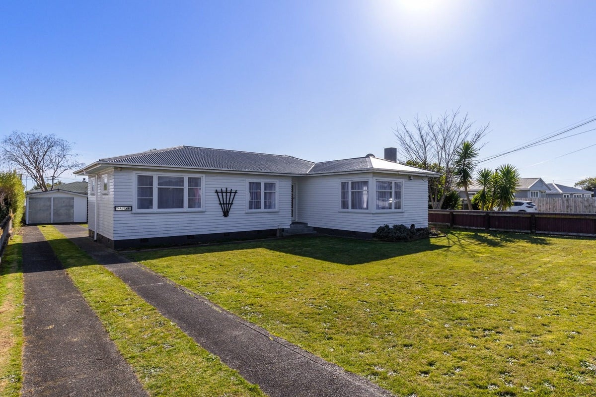 11 Bartholomew Road, Levin, Levin - Carousel 20
