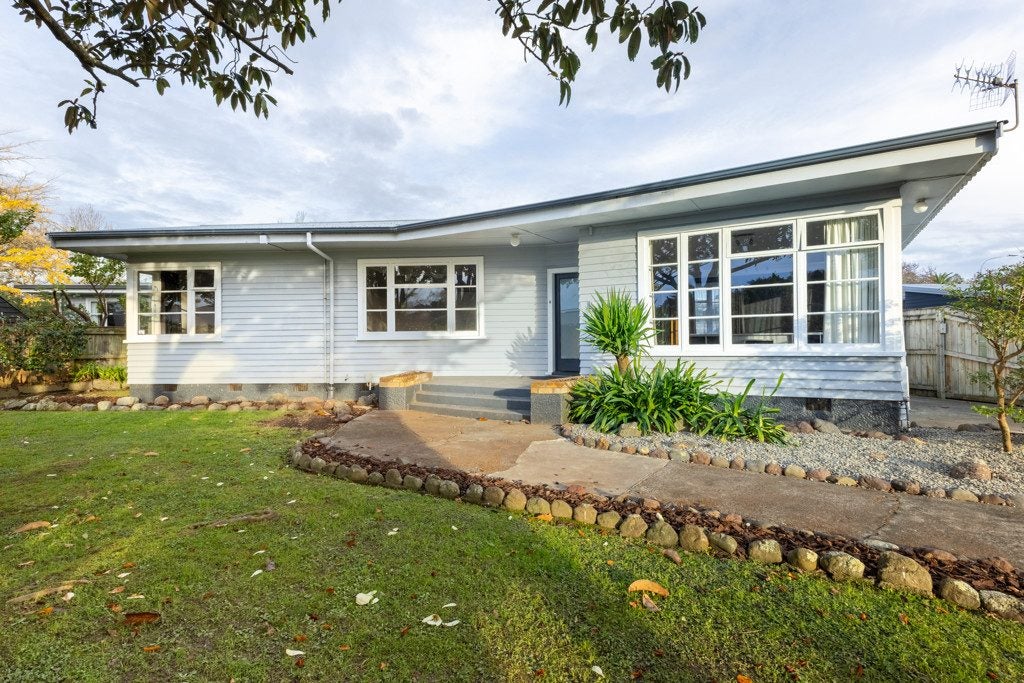4 Hughes Avenue, Hokowhitu, Palmerston North - Carousel 1