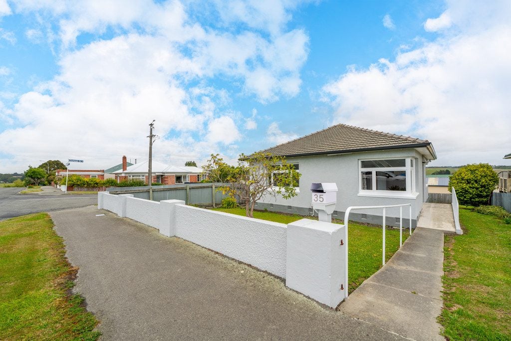 35 Saint George Street, Watlington, Timaru - Carousel 1
