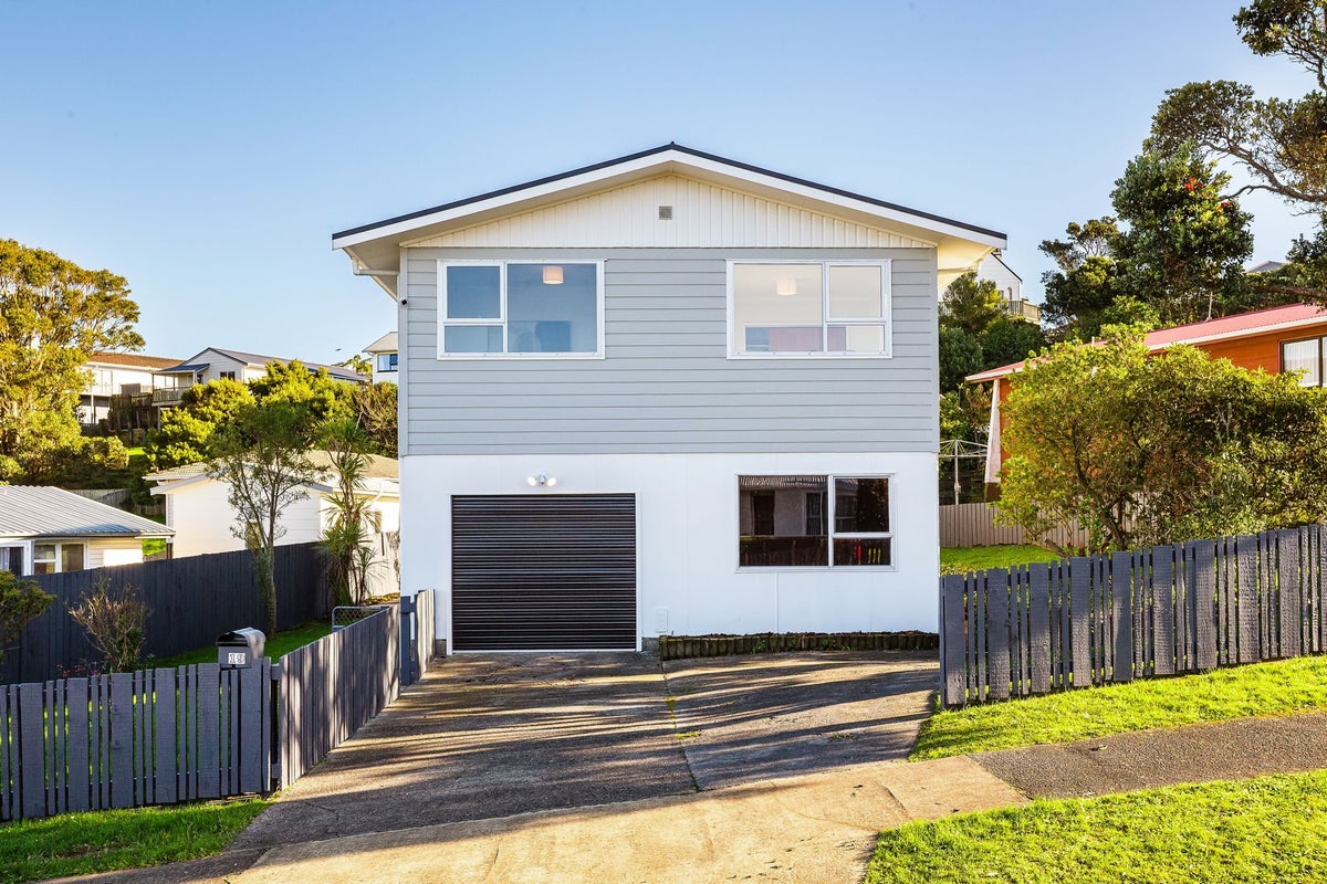 19 Sombrero View, Ascot Park, Porirua - Carousel 1