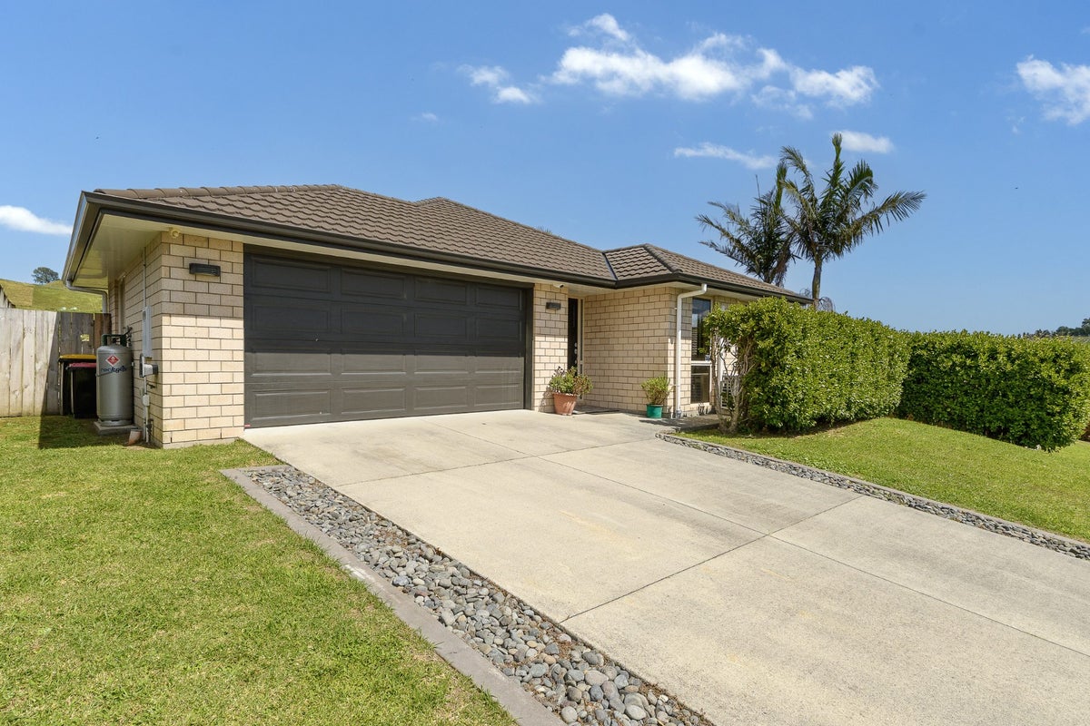 208 Ballintoy Park Drive, Welcome Bay, Tauranga - Carousel 1