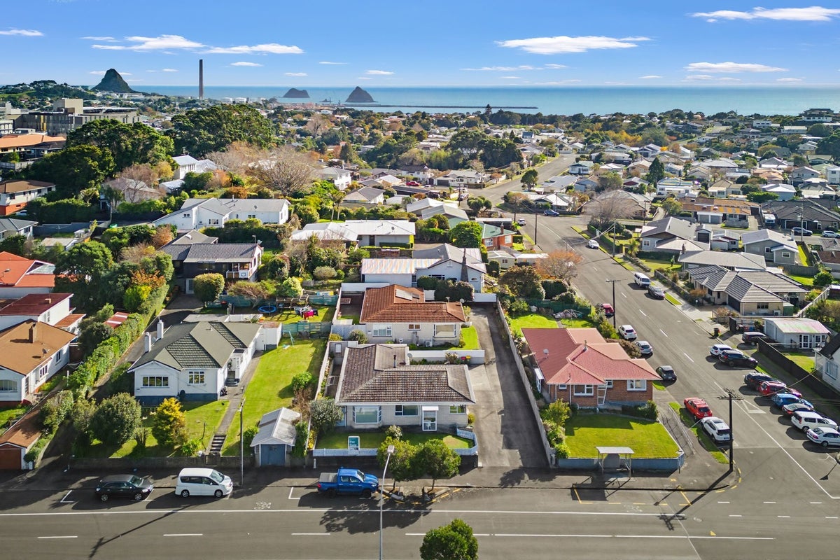66 Tukapa Street, Westown, New Plymouth - Carousel 1