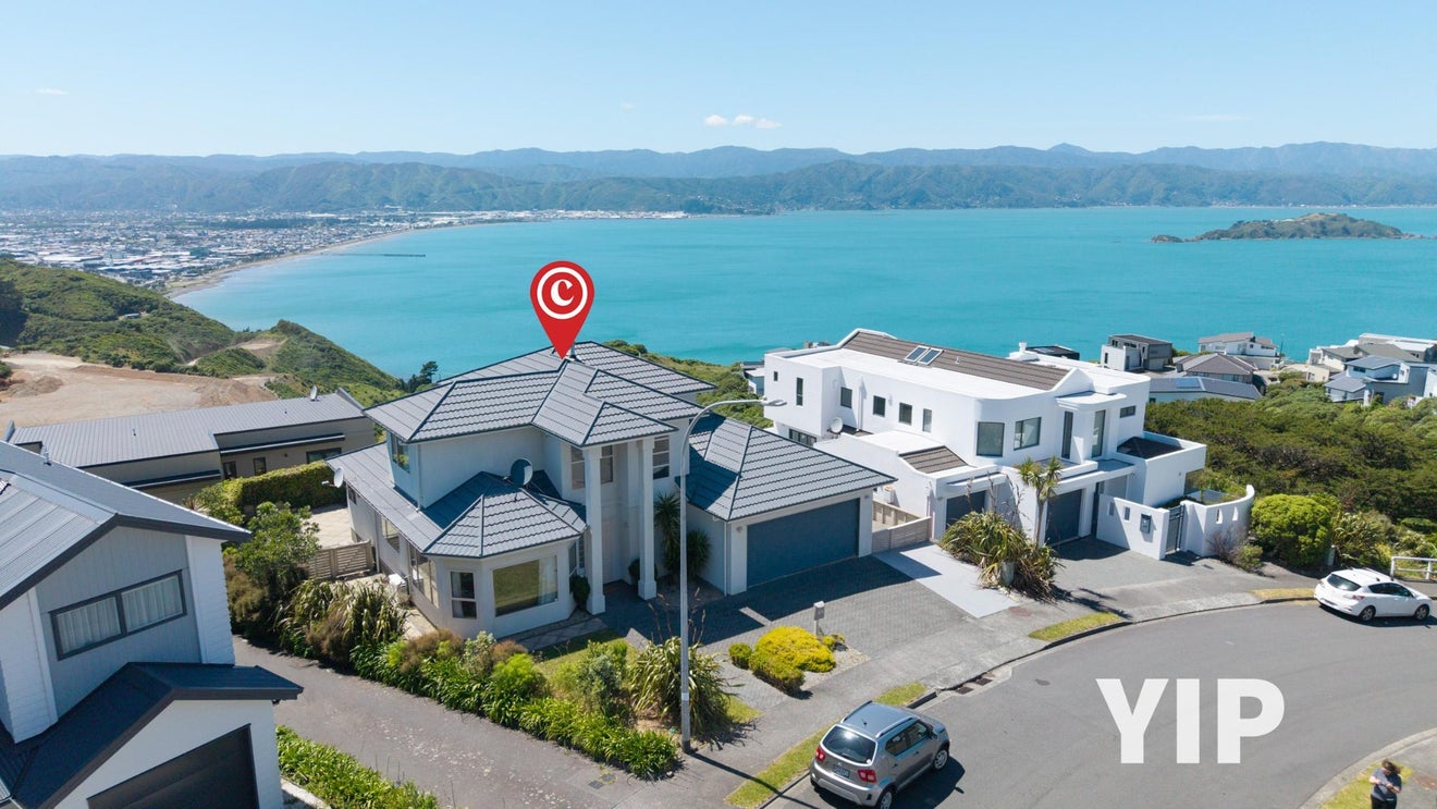 45 Tamworth Crescent, Newlands, Wellington - Carousel 1