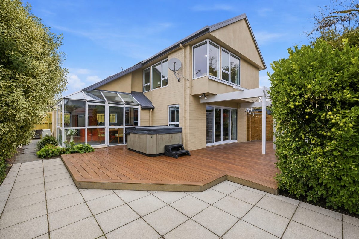 2/122 Harewood Road, Papanui, Christchurch - Carousel 2