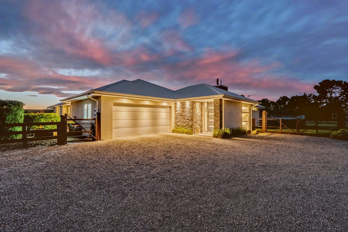 2/670 Newtons Road, Christchurch - Carousel 2