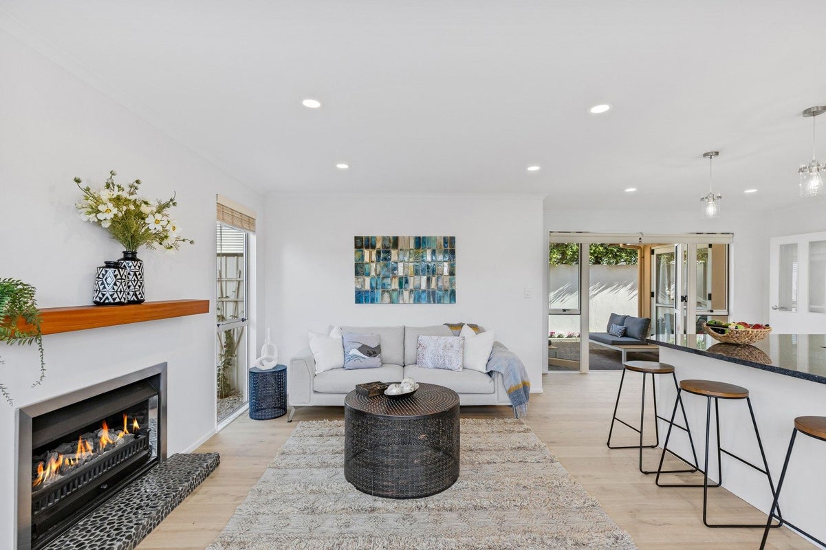 25A Wainui Avenue, Point Chevalier, Auckland - Carousel 2