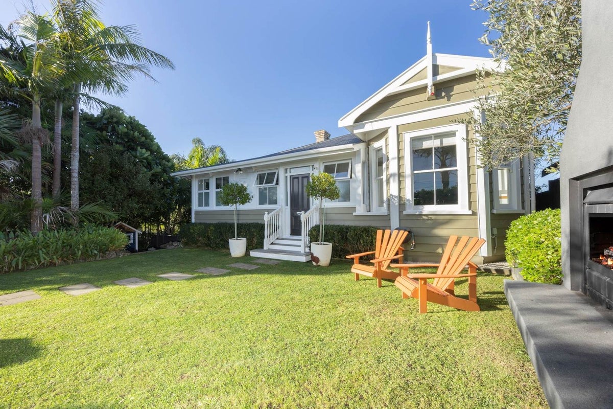 54 Pleasant Road, Glen Eden, Auckland - Carousel 1