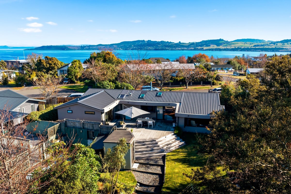 11 Armstrong Grove, Hilltop, Taupo - Carousel 2