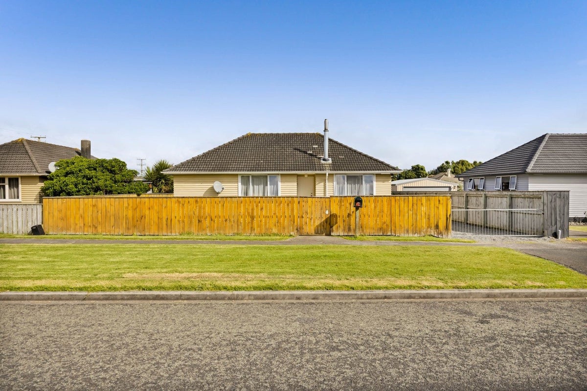 18 Whitcombe Road, Opunake - Carousel 19