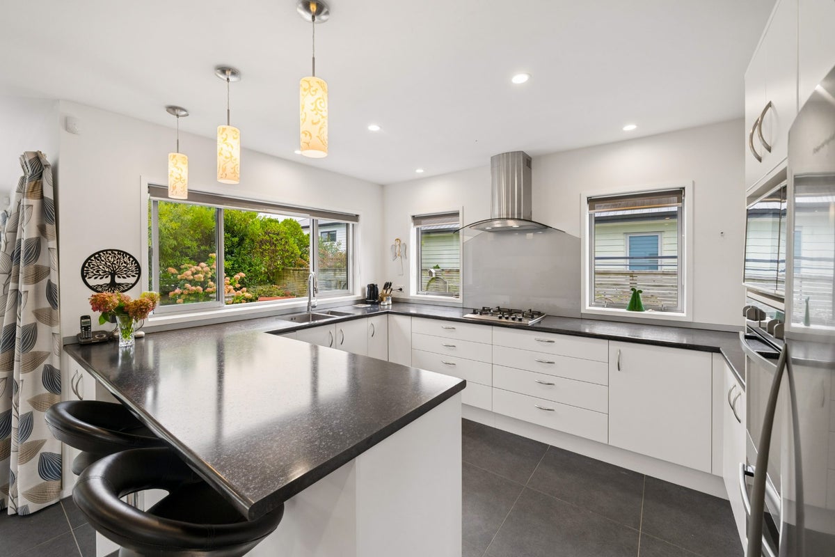 7 Marlborough Street, Silverstream, Upper Hutt - Carousel 2