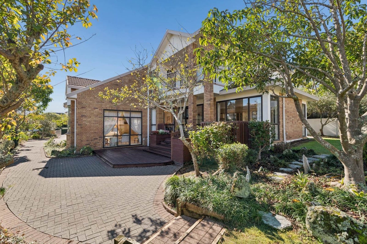 3 St Elmo Rise, Shamrock Park, Auckland - Carousel 2