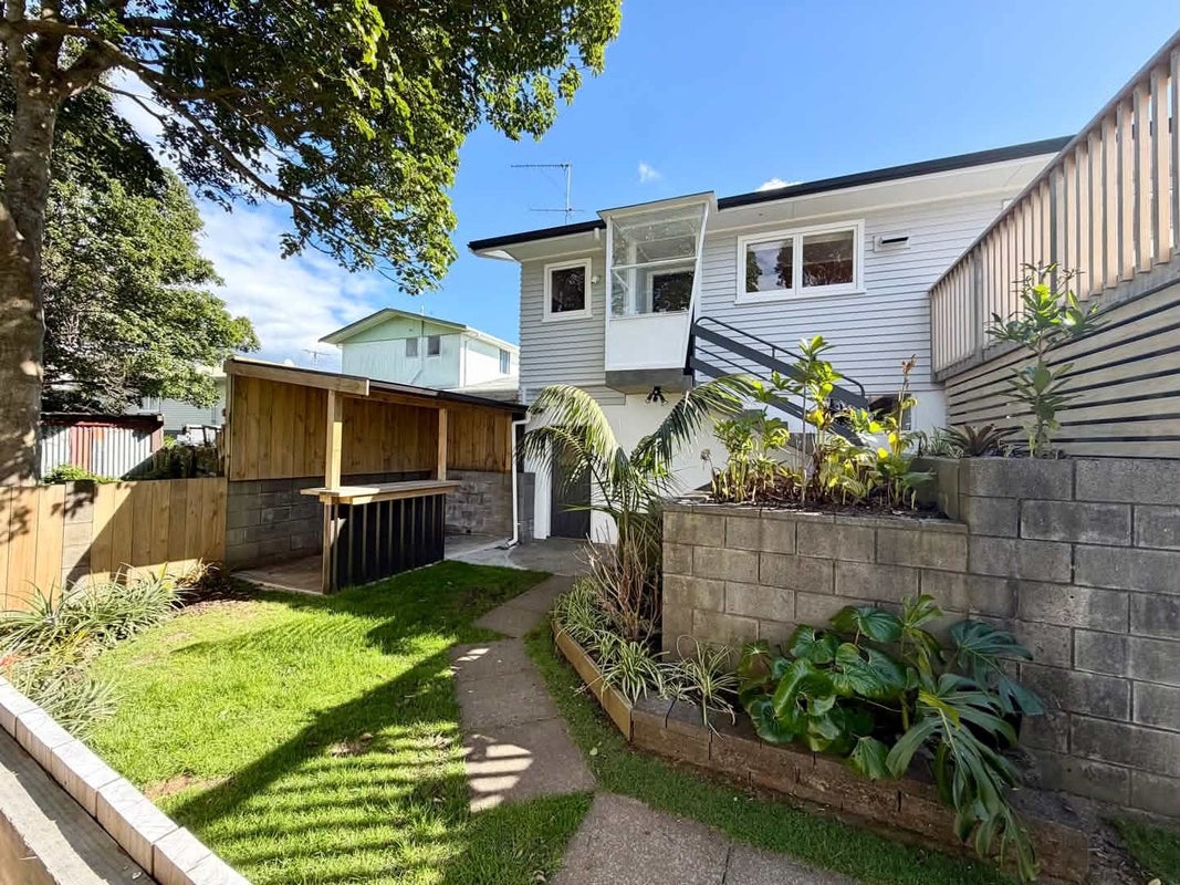 17D Manu Crescent, Upper Vogeltown, New Plymouth - Carousel 2