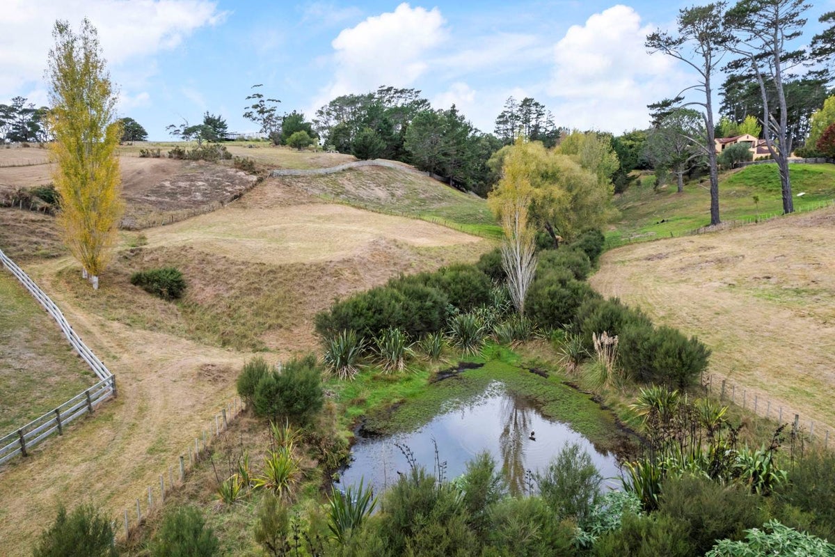 8 Pinestead Reach, Stillwater, Silverdale - Carousel 1