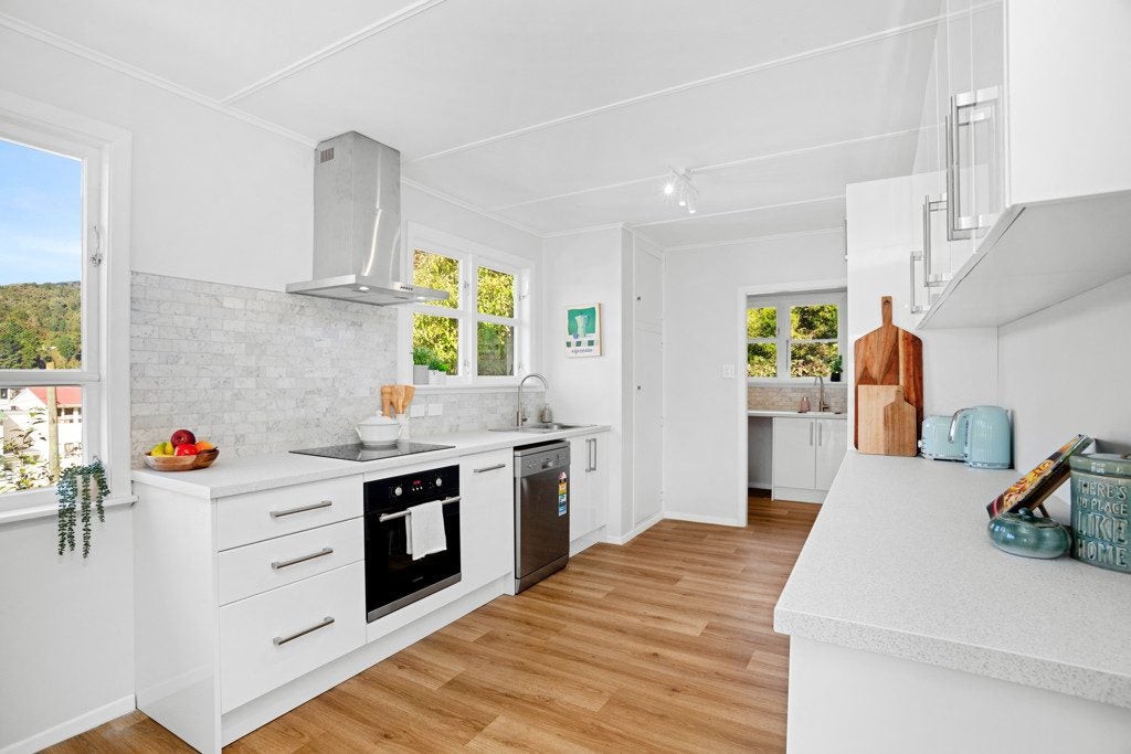 7 Logie Street, Stokes Valley, Lower Hutt - Carousel 2