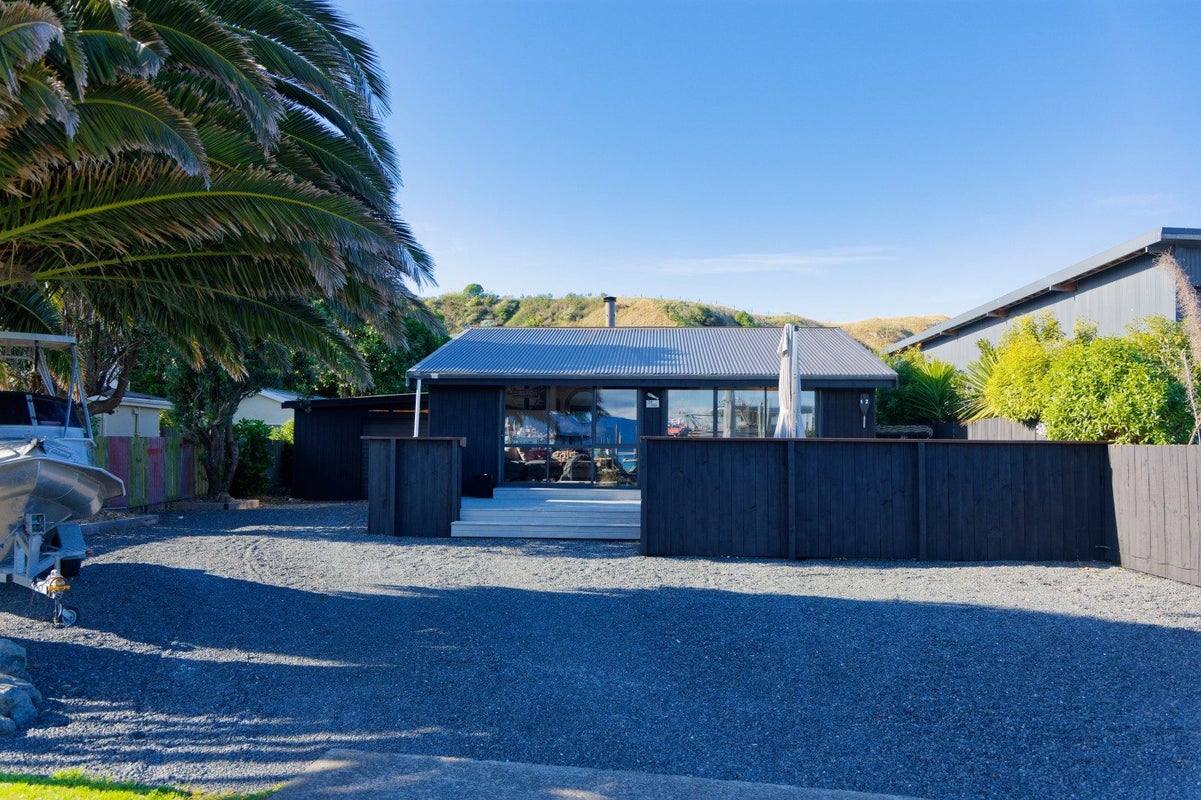 12 Moa Road, South Bay, Kaikoura - Carousel 1