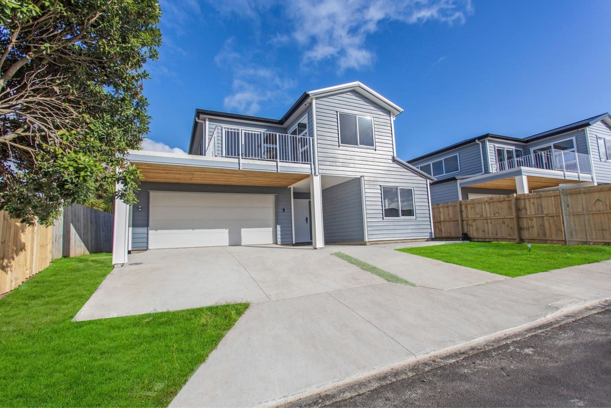 32 Piriti Place, Weymouth, Auckland - Carousel 1
