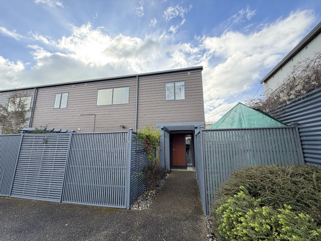 19 Rochdale Way, Stoke, Nelson - Carousel 1