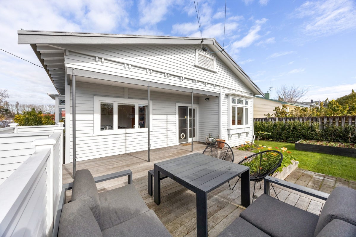 17 Matai Street, Maeroa, Hamilton - Carousel 1