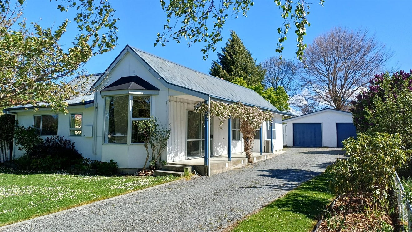 31 Mount Cook Road, Fairlie - Carousel 1