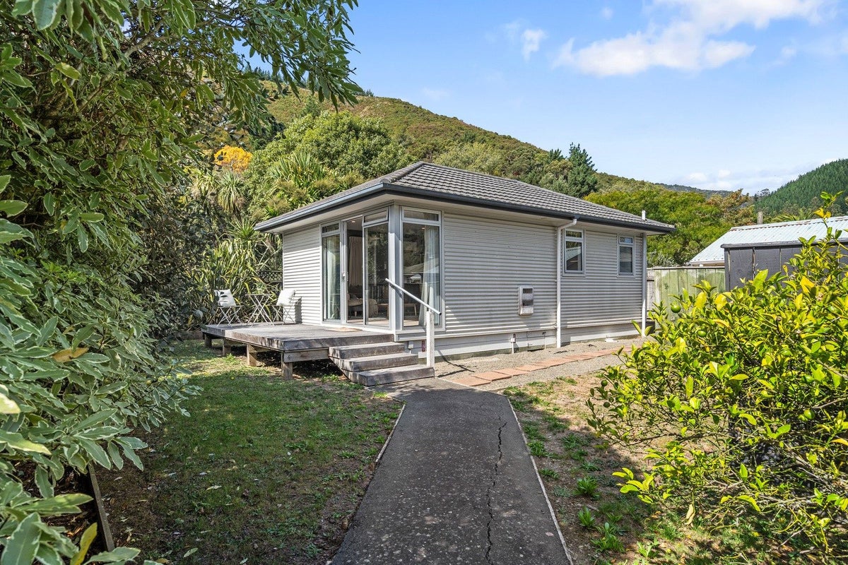 89B Brook Street, The Brook, Nelson - Carousel 1